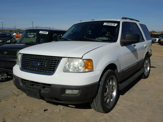 1FMPU15505LA10767 - 2005 FORD EXPEDITION WHITE photo 2