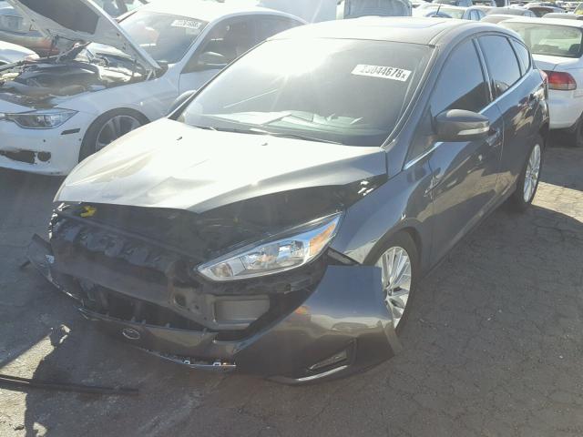 1FADP3N28HL206174 - 2017 FORD FOCUS TITA GRAY photo 2