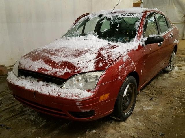 1FAFP34N15W192990 - 2005 FORD FOCUS ZX4 RED photo 2