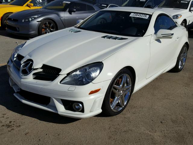 WDBWK73F19F193040 - 2009 MERCEDES-BENZ SLK 55 AMG WHITE photo 2