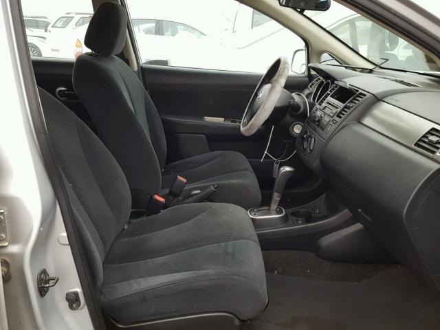 3N1BC1CP6BL401401 - 2011 NISSAN VERSA S SILVER photo 5