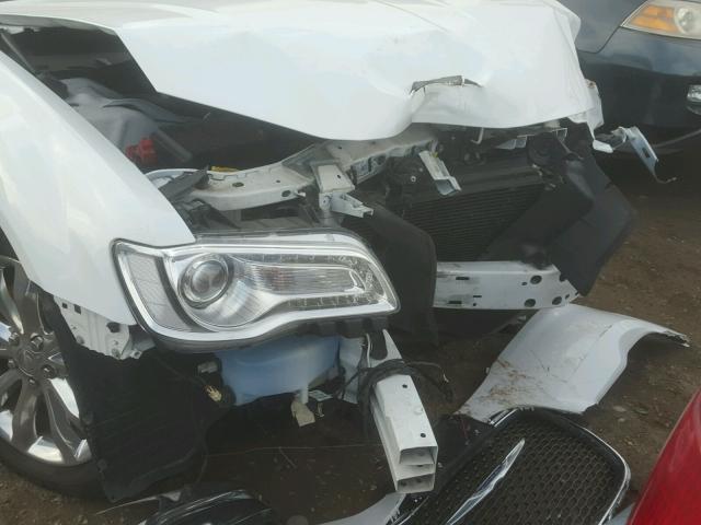 2C3CCAKG5GH330991 - 2016 CHRYSLER 300C WHITE photo 9