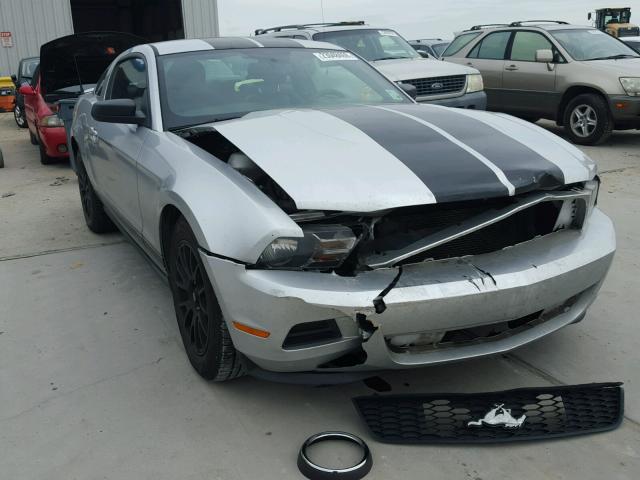 1ZVBP8AM5B5166649 - 2011 FORD MUSTANG SILVER photo 1