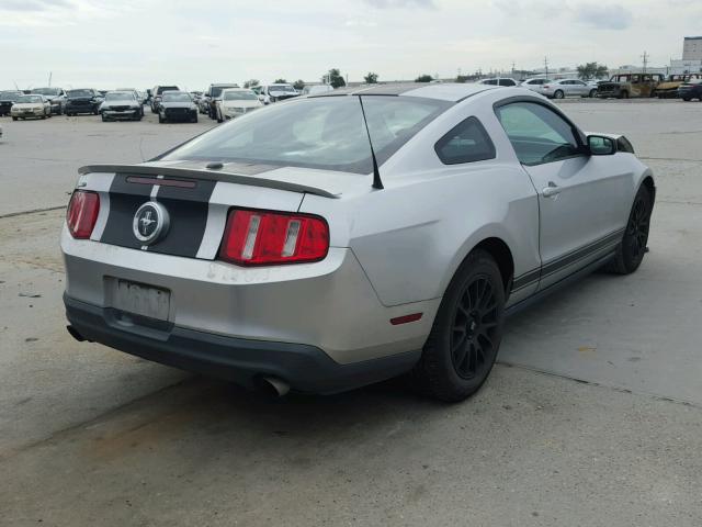 1ZVBP8AM5B5166649 - 2011 FORD MUSTANG SILVER photo 4