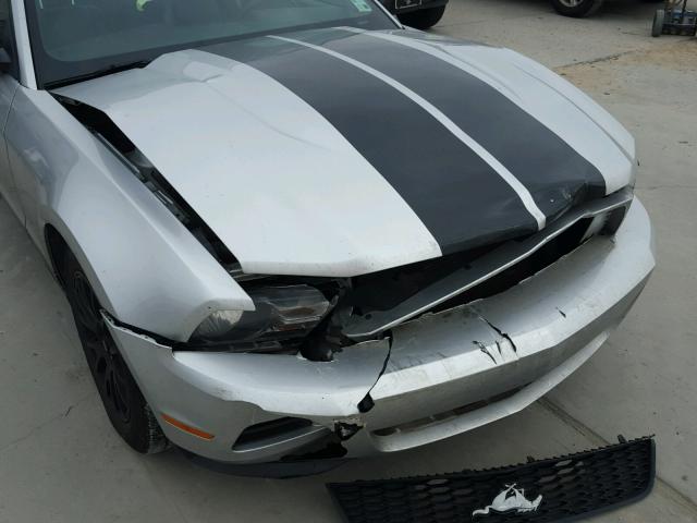 1ZVBP8AM5B5166649 - 2011 FORD MUSTANG SILVER photo 9