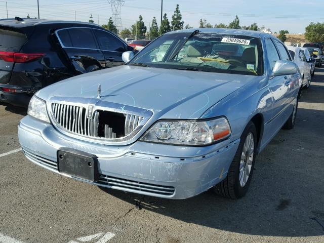 1LNHM81W45Y622985 - 2005 LINCOLN TOWN CAR S BLUE photo 2