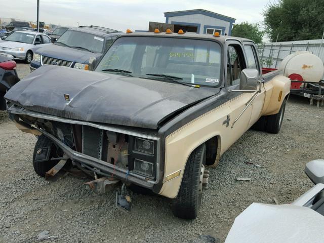 1GCHC33WXGS135853 - 1986 CHEVROLET C30 TWO TONE photo 2