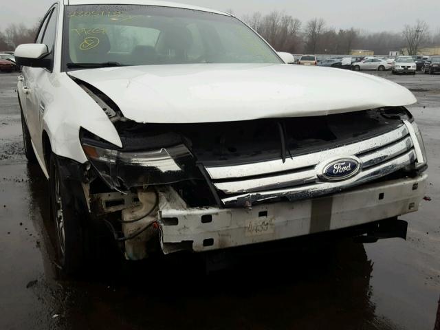 1FAHP24W28G128581 - 2008 FORD TAURUS SEL WHITE photo 9