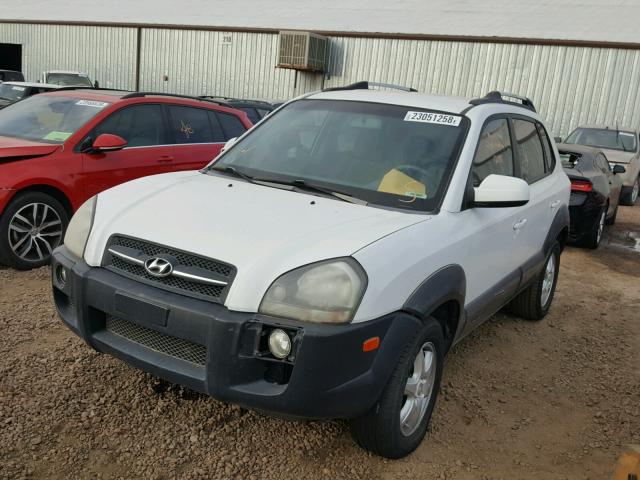 KM8JN12D95U053223 - 2005 HYUNDAI TUCSON GLS WHITE photo 2