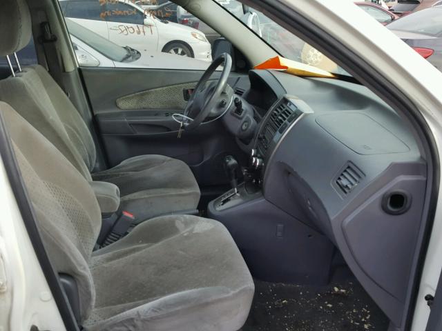 KM8JN12D95U053223 - 2005 HYUNDAI TUCSON GLS WHITE photo 5