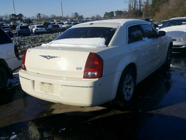 2C3KA53G96H493469 - 2006 CHRYSLER 300 TOURIN CREAM photo 4