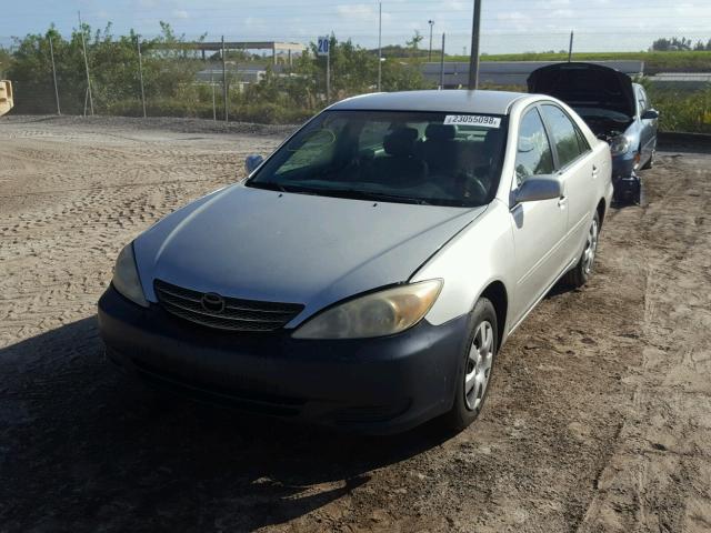 4T1BE32K23U228911 - 2003 TOYOTA CAMRY LE SILVER photo 2