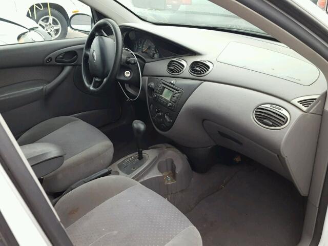 1FAFP36313W274677 - 2003 FORD FOCUS SE WHITE photo 5