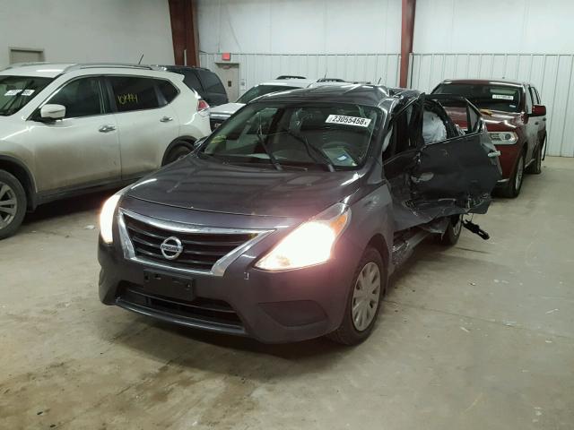 3N1CN7AP7FL945271 - 2015 NISSAN VERSA S GRAY photo 2