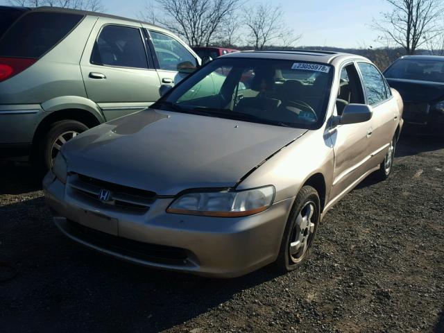 1HGCG6678YA156424 - 2000 HONDA ACCORD EX GOLD photo 2