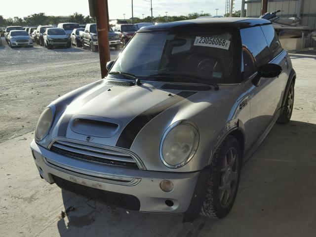 WMWRE33454TD76741 - 2004 MINI COOPER S SILVER photo 2