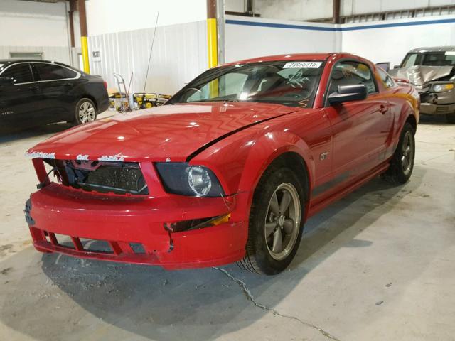 1ZVFT82H665161593 - 2006 FORD MUSTANG GT RED photo 2