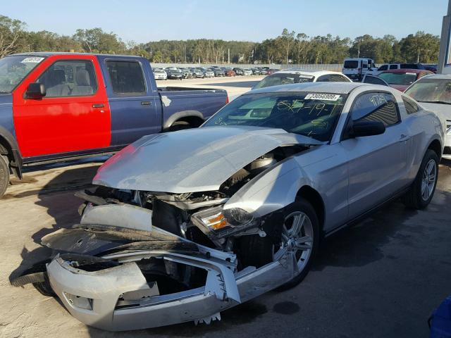 1ZVBP8AN9A5179847 - 2010 FORD MUSTANG SILVER photo 2