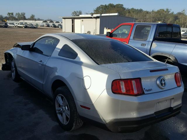 1ZVBP8AN9A5179847 - 2010 FORD MUSTANG SILVER photo 3