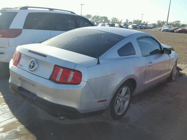 1ZVBP8AN9A5179847 - 2010 FORD MUSTANG SILVER photo 4