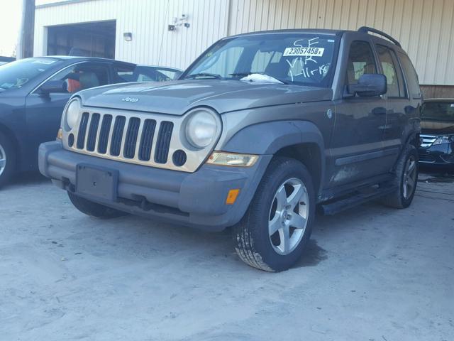 1J8GL48K67W660689 - 2007 JEEP LIBERTY SP GOLD photo 2