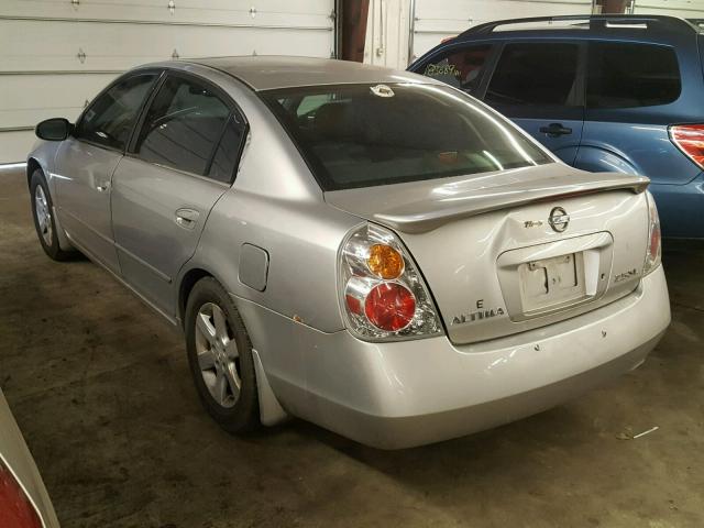 1N4AL11DX3C246419 - 2003 NISSAN ALTIMA BAS SILVER photo 3