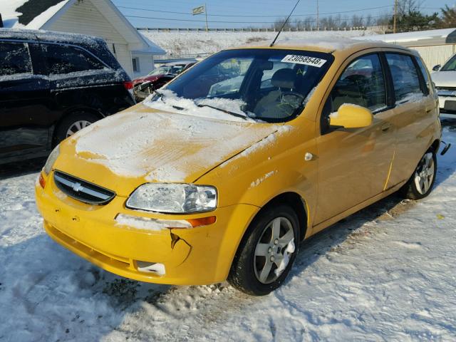 KL1TD62635B405553 - 2005 CHEVROLET AVEO BASE Sarı fotoğraf 2
