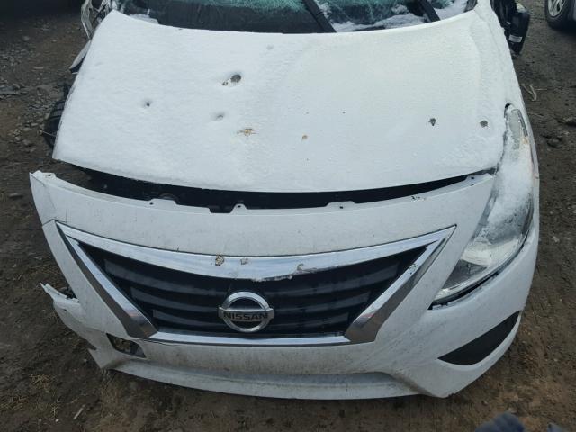 3N1CN7AP3HL879207 - 2017 NISSAN VERSA S WHITE photo 7