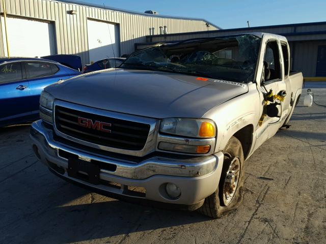 2GTEK19B051300725 - 2005 GMC NEW SIERRA SILVER photo 2