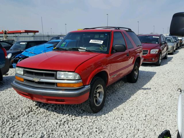 1GNCS18W91K266717 - 2001 CHEVROLET BLAZER RED photo 2