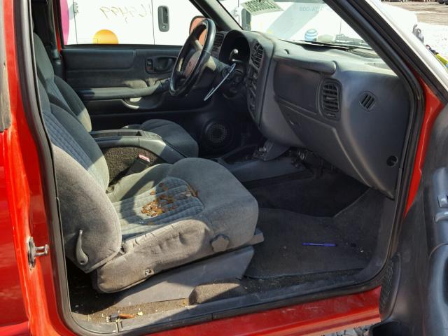 1GNCS18W91K266717 - 2001 CHEVROLET BLAZER RED photo 5