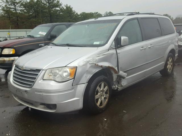 2A8HR54119R611482 - 2009 CHRYSLER TOWN & COU SILVER photo 2