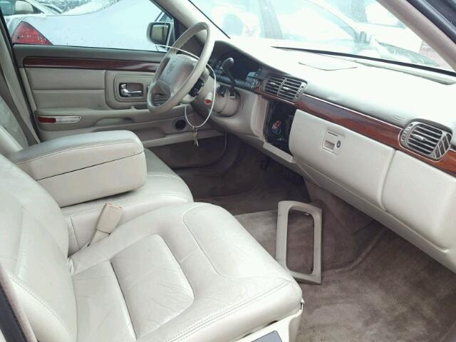 1G6KD54Y7VU234410 - 1997 CADILLAC DEVILLE WHITE photo 5