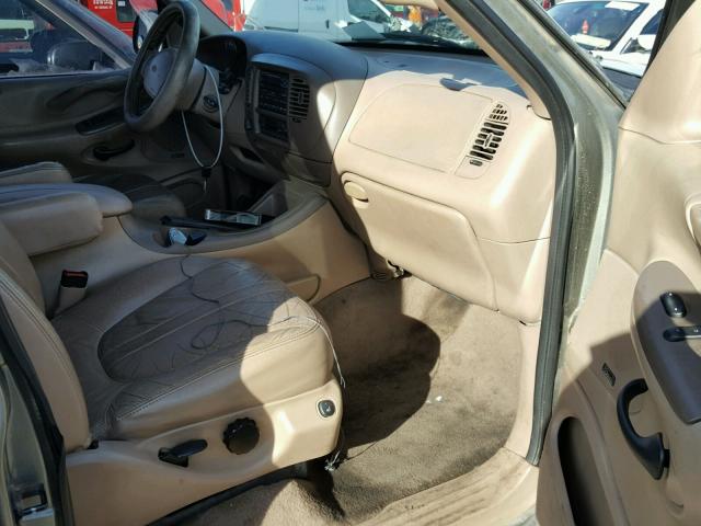 1FMPU18L7XLA07586 - 1999 FORD EXPEDITION WHITE photo 5