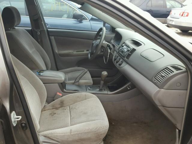 4T1BE32K42U532529 - 2002 TOYOTA CAMRY LE ნაცრისფერი ფოტო 5