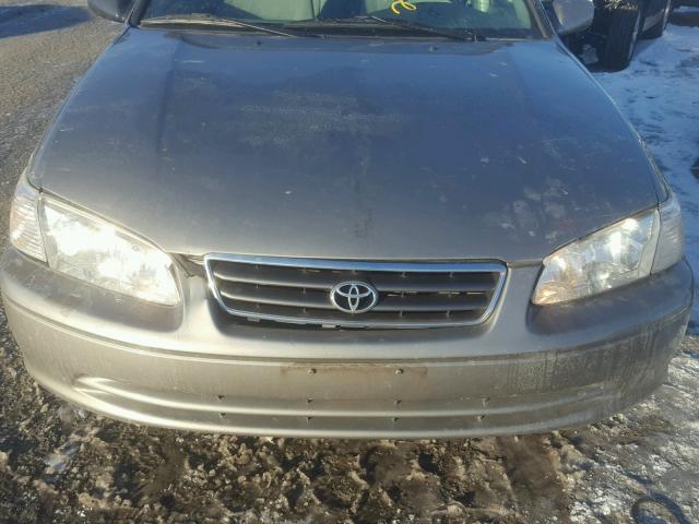 JT2BG22K610556614 - 2001 TOYOTA CAMRY CE GRAY photo 9