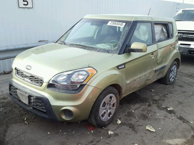 KNDJT2A50D7530208 - 2013 KIA SOUL GREEN photo 2