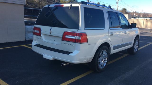 5LMFU28598LJ06525 - 2008 LINCOLN NAVIGATOR WHITE photo 4