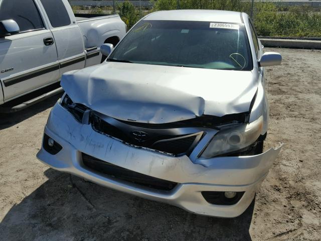 4T1BF3EK5AU003789 - 2010 TOYOTA CAMRY BASE SILVER photo 9