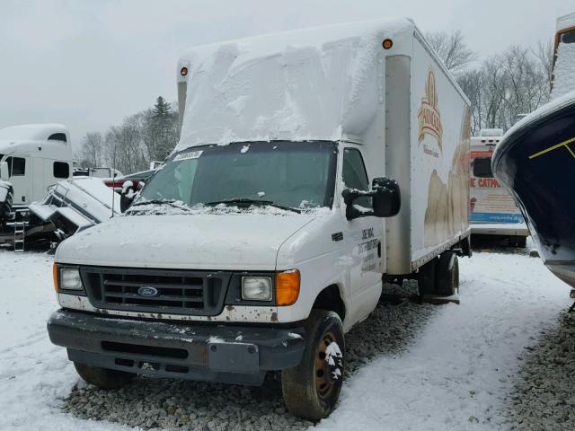 1FDXE45S34HB39415 - 2004 FORD E450 WHITE photo 2