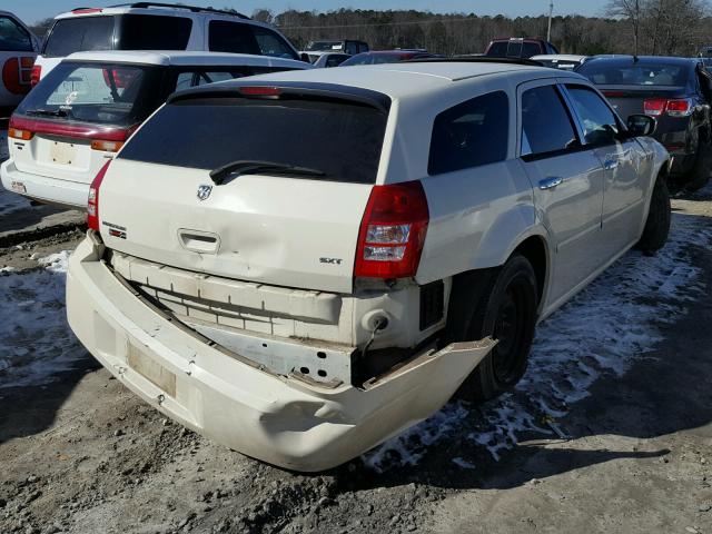 2D4FV48V95H571172 - 2005 DODGE MAGNUM SXT CREAM photo 4