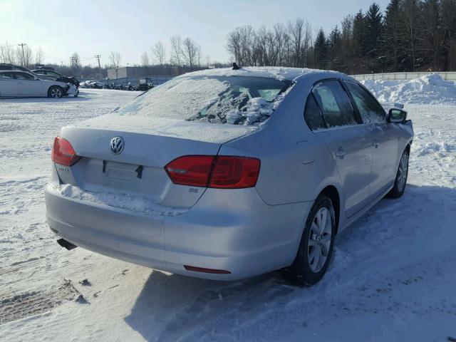 3VWD17AJXEM301701 - 2014 VOLKSWAGEN JETTA SE SILVER photo 4