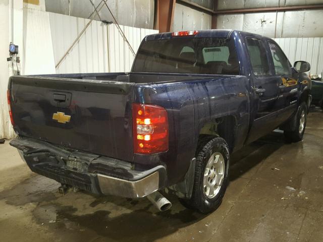 1GCPKSE31BF209075 - 2011 CHEVROLET SILVERADO BLUE photo 4