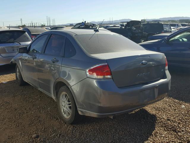 1FAHP3FN8AW296683 - 2010 FORD FOCUS SE GRAY photo 3