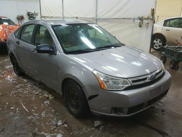 1FAHP34N98W255542 - 2008 FORD FOCUS S/SE SILVER photo 1