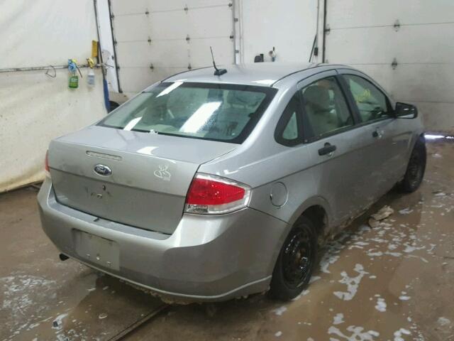 1FAHP34N98W255542 - 2008 FORD FOCUS S/SE SILVER photo 4