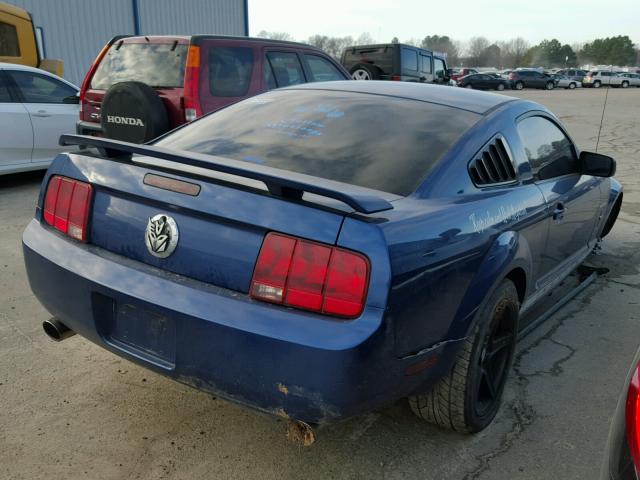 1ZVFT80N965147664 - 2006 FORD MUSTANG BLUE photo 4