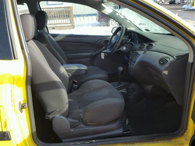 3FAFP31Z54R105780 - 2004 FORD FOCUS ZX3 YELLOW photo 5