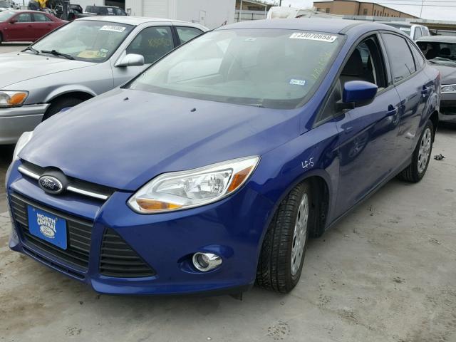 1FAHP3F23CL400197 - 2012 FORD FOCUS SE BLUE photo 2