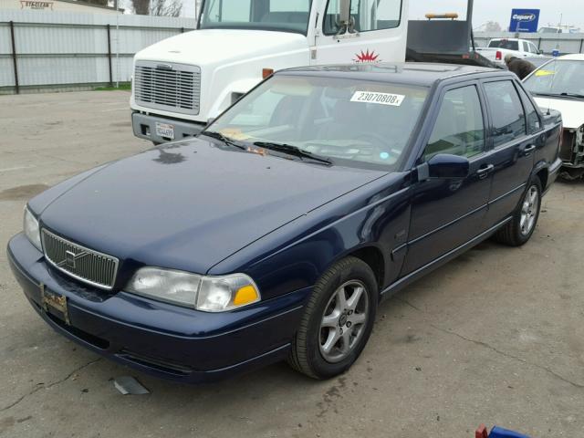 YV1LS5573W1504372 - 1998 VOLVO S70 BLUE photo 2